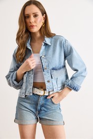 Resim Olalook Kadın Mavi Cep Taş Detaylı Crop Denim Ceket CKT-19000528 