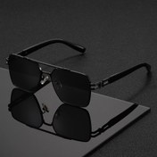 Resim Şık bir çift büyük kare gözlük, minimalist ve trend bir aksesuar, yüksek kaliteli bir hisseden ve hem erkekler hem de kadınlar için uygun. 
