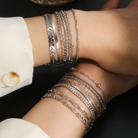 Resim Erkek ve Kadınlar için 15 Parça Moda Gündelik Karma Zincir Bileklik Seti, Çinko Alaşım, Günlük Giyme, Parti ve Randevu İçin Uygundur, Çok Yönlü Üniseks Takı Koleksiyonu, Cadılar Bayramı, Noel, Sevgililer Günü için İdeal (Kutu Dahil Değil) 