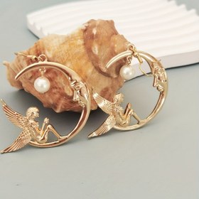 Resim Sahip Çifti - Sahte İnci Vurgulu Şık Boho Ay & Melek Kanatları Sallantılı Küpeler - Gümüş Kaplama, Çinko Alaşım, Günlük Kullanım veya Partiler İçin Mükemmel 