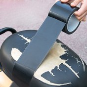 Resim Elektrikli Scooterlar, Koltuklar ve Halılar için Yüksek Yapışkanlı Siyah Bez Tamir Bandı - Delikler, Çatlaklar ve Aşınmalar İçin Dayanıklı Yapıştırıcı - Beyaz Yapışkan Katmanıyla Kolay Uygulama 