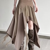 Resim Kadınlar için Bohem Asimetrik Maksi Elbise, Katmanlı Etek ve Püsküller - Bej Kahverengi Akıcı Şekillendirici A-Line Siluetli, İlkbah, Çimrilik Sonbahar ile Düşuk Bel Jumper elbiseleri, ön yıkama makinesinde temizlenebilir, şık şekilde akışkan tasarama, rastgele kesimi orta boyutlu bel döngülü örgü detaylarıyla gevrek fitte asmetrikt etkili tek renk, örtüsüz stil, çekmece askılığı, önemsememe durumunda özel günlerde giyime uygundur 