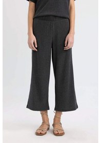 Resim DeFacto Wide Leg Geniş Bol Paça Normal Bel Bürümcük Kapri Pantolon C4329AX24SPBK81 