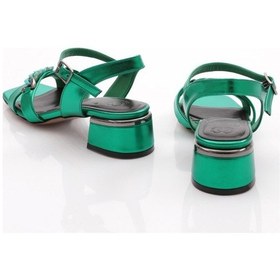 Resim Dgn 303-23y Kadin Çapraz Bantli Zincir Aksesuarli Alçak Topuklu Sandalet 303-1922-R12454 Yeşil 