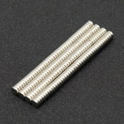 Resim 100 adet 5X2 ölçüsünde küçük manyetikler 