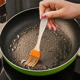 Resim Turuncu Silikon Yağ Fırçası – Çok Amaçlı, Farklı Renk Seçenekleriyle Dayanıklı Mutfak Yardımcısı 
