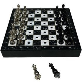 Resim Gifthome Pocket Serisi Küçük Boy Metal Black Taş Ve Mermer Desenli Kutulu Klasik Satranç Takımı 13,5 X 13,5 Cm. 