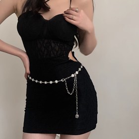Resim Kadınlar için günlük kullanıma uygun olan şık gümüş renkli bel zinciri, ayarlanabilir vücut takısı ve trend elbise zinciri olan taşlı çiçek zincir kemer 