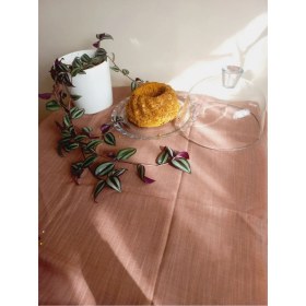 Resim Beyaz Kek Fanusu Petite Patisserie, Şık ve Lezzetli Tatlı Sunumu Için Ideal. 