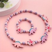 Resim Ahşap Boncuklardan Yapılmış Sevimli Küçük Dino Rainbow Kolye ve Bileklik Dahil Aksesuar Seti, 2 veya 4 Parça Olarak Mevcuttur. 