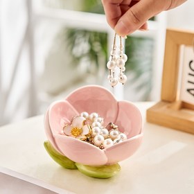 Resim 1 adet Pembe Lale Şeklinde Seramik Saklama Tepsisi, Dekoratif Sanat Ev Dekoru, Cilalı Yüzey, Takı ve Anahtar Saklama için İdeal, Çekici Hediye, Ev Dekoru için Tepsiler 