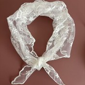 Resim 1 Adet Kadınlar İçin Şık Beyaz Çiçek Nakışlı Üçgen Eşarp - Hafif %100 Polyester Esnemez Sarma, Günlük Kullanım, Seyahat ve Resmi Etkinlikler için Çok Yönlü Yazlık Aksesuar | Mükemmel Hediye, Saç için Eşarp, Detaylı Nakış 