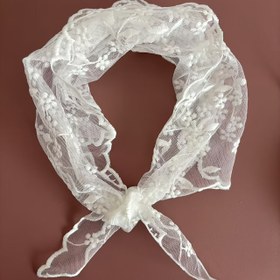 Resim 1 Adet Kadınlar İçin Şık Beyaz Çiçek Nakışlı Üçgen Eşarp - Hafif %100 Polyester Esnemez Sarma, Günlük Kullanım, Seyahat ve Resmi Etkinlikler için Çok Yönlü Yazlık Aksesuar | Mükemmel Hediye, Saç için Eşarp, Detaylı Nakış 