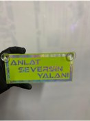 Resim Yeşil Renk Üzeri Hologram Renk Anlat Seversin Yalanı Yazılı Vantuzlu Cam Süsü 