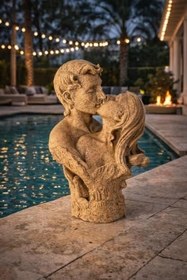 Resim Romantik Çift Heykeli – Polyester Dekoratif Biblo, Teras & Havuz Başı Dekoru 