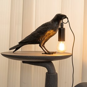 Resim USB'li Gotik Karga Masa Lambası - Sevimli Siyah Reçine Masa Dekoru, Metal Pençe Taban, Halloween & Şükran Günü Ev Dekoru için Mükemmel 