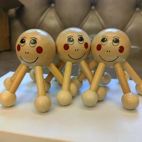 Resim Gururlu Yüz Tasarımı ile 6 Başlı Ahşap Saç Masaj Aleti - Rahatlık ve Stres için Elde Taşınabilir Altıgen Başlıklı Masaj Aleti, Kişisel Bakım Aksesuarı | Eğlenceli Tasarım | Doğal Ahşap İnşaat 