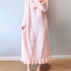 Resim Kadınlar için Kışlık Pijama - Uzun Formal & Casual Uyku Giyimi, Yumuşak Pembe, Zarif Salon Giyimi, Ev, Spa veya Özel Günler için Rahat Soğuk Hava Gecelik, Ev Konfor Giyimi, Büzgülü Yaka Tasarımı, Peluş Dokulu, Kadınlar için Kışlık Elbise 