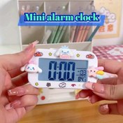 Resim 1 Adet Sanrio Kuromi & Cinnamoroll Dijital Ekranlı, Sıcaklık ve Tarih Göstergeli Alarm Saati / Korece Yazılı, Sevimli Pastel Mor Sarı Mini Komidin Saati - Oda, Pansiyon, Masa İçin Pil ile Çalışır (Plastik) - Hediye için Mükemmel 