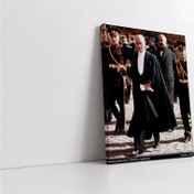 Resim Atatürk Açılış Nutku İçin Meclise Gelirken 