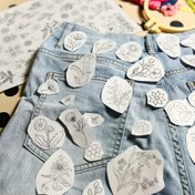 Resim 72 Adet Çiçek Nakışlı Sticker - Kendinden Yapışkanlı Su Çözünebilir Dokusuz Kumaş, Kolay Kesim DIY Giysi Süslemesi, Yaratıcı Kumaş Tasarımları için Siyah & Beyaz Çiçek Desenleri 