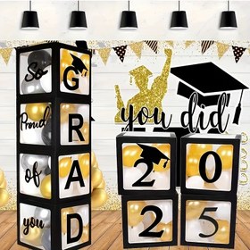 Resim 2025 mezuniyet partisi süslemeleri, mezuniyet partileri için uygun 4 siyah balon kutusu, "GRAD 2025 Seninle Çok Gurur Duyuyorum" harfleriyle, Sınıfı 2025 okul mezuniyeti parti dekorasyonu 
