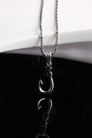 Resim Omar Silver Kral Zincirli Olta Iğnesi Model Gümüş Kolye 