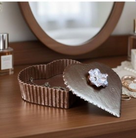 Resim Uretti - Hülya 6683 El Yapımı Kalpli Dekoratif Polyester Takı Kutusu - Şık Masaüstü Takı Organizer - Bakır 