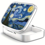 Resim 1'li Paket Metal Hap Organizatör Kutusu - Vintage Van Gogh Yıldızlı Gece Tasarımı, Çıtçıtlı 2 Bölmeli Taşınabilir İlaç Kutusu, Seyahat, Ev veya Ofis İçin Hap Kutusu - Kadınlar ve Erkekler için Benzersiz Sanatsal Hediye, Çanta İçin Vitamin Saklama Kutusu, Şık Metalik Çerçeve, Yansıtıcı Yüzey, Kompakt Yapı, Seyahat Gereci 