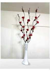 Resim 160cm Uzun Dallı Kırmızı Çiçekli 60cm Uzun Desenli Beyaz Vazo 