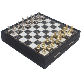 Resim Lüks Sandıklı Metal Satranç Takımı Krom Kaplama Klasik Gold Temalı Figür Mermer Desen Zemin 20 Cm. 