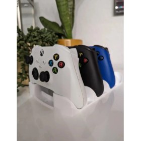 Resim Xbox One / Series X|s Oyun Kumandası Için Şık Siyah Dörtlü Stand - Dayanıklı Plastik Tasarım 