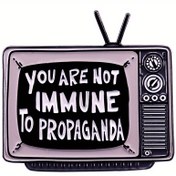 Resim 1 adet "Propagandaya Karşı Bağışık Değilsiniz" TV Meme Emaye İğnesi, Vintage Stil, Kadın Moda Aksesuarı, Broş, Yaka İğnesi, Eşarp Klapası, Tüm Mevsim, Günlük ve Parti Giyim, Alaşımlı Malzeme 