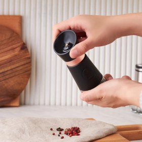 Resim Karaca Latin Deri Baharat Değirmeni 