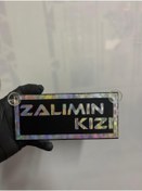 Resim HBSİ SİYAH RENK ÜZERİ HOLOGRAM RENK ZALIMIN KIZI YAZILI VANTUZLU CAM SÜSÜ 