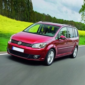 Resim VW Touran 2011-2022 Çakmaklık Kovanı Manşonu Kırmızı 1J0919309 