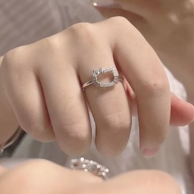 Resim 1 adet Sanrio hello kitty halkası - Zarif ve sevimli tasarım, parlayan kristal detaylar, partiler ve günlük giyim için mükemmel, arkadaşlar için ideal sevgililer günü hediyesi, tüm mevsimler için çok yönlü, sevgililer günü halkası|Oyuncağı aksesuar|Dayanıklı metal halka 