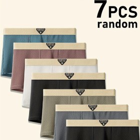 Resim 7 adet rastgele erkek boxer şortu, nefes alabilir ve rahat, basit düz renk tasarımı ile, buzlu ipek lifli kumaştan yapılmış yaz hiti. 