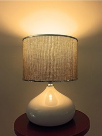 Resim Serenay Metal Beyaz Gövdeli Elite Abajur Gümüş Detay Bej Başlık Kumbeji 