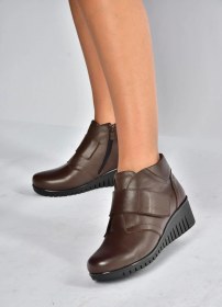 Resim V324501903 Kahverengi Hakiki Deri Cırtlı Kadın Bot Kahverengi-hakiki Deri 