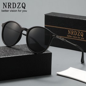 Resim NRDZQ Polarize Klasik İş Güneş Gözlüğü Erkekler ve Kadınlar için - Yüksek Kaliteli Koruma, TAC Lens, TR Çerçeve, Metal Baharlı Kollar, Sürüş, Balıkçılık ve Açık Hava Aktiviteleri için İdeal, Sürüş Güneş Gözlüğü | Vintage Tarzı Güneş Gözlüğü | Metalik Detaylar 