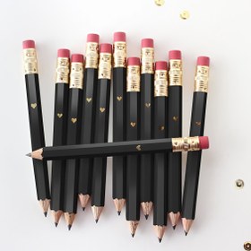Resim 25 adet Şık Siyah ve Altın Kaplama Kalp Mini Kalem - Kırmızı Silgi ile Premium Ahşap, Gelinlik, Duş, Golf, Düğün Hediyeleri, Düğün Kırtasiye için İdeal | Kalp Desenli Kalem | Ahşap Kalem 