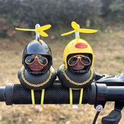 Resim Şık Kask Ördek Motosiklet Direksiyon Aksesuarları, Kask ve Zincir ile birlikte gelir, PVC Malzeme ile yapılmıştır, Sokak Sporları Motosikletleri için Uygun - Arkadaşlarınız ve Sevdikleriniz için Mükemmel Bir Hediye. 