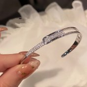 Resim Şık Ayarlanabilir Gümüş Tonlu Bileklik, Parıldayan Kübik Zirkonya Detayları ile - Minimalist Geometrik Tasarım, Kadınlar için Mükemmel Hediye, Moda Takı | Geometrik Bileklik | Paslanmaz Çelik 