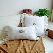 Resim 1 Şık Beyaz Fransız Dantel Yastık Kılıfı, Çiçek Nakışı ve Fırfır Etekli - %100 Polyester, Fermuarlı Kapatma - Rahat Oturma Odası Koltuğu ve Yatak Dekoru için İdeal, Fırfırlı Yastık Kılıfı|Çağdaş Tarz|Dekoratif Dantel, Koltuk için Atma Yastıkları 