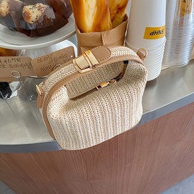 Resim 2 Yollu Moda Kadınlar İçin Dokuma Hasır Çapraz Çanta - Hafif Bohemian Omuz Çantası ile Altın Toka, Plaj Tatilleri ve Yaz Gezileri için Mükemmel - Bej, Elde Yıkama veya Kuru Temizleme Sadece, Rahat Eğik Çanta | Şık Dokuma Çantalar | Güvenli Fermuar Kapatma, Küçük Çapraz Çanta, 11 Festival için İdeal Hediye Seçimi 