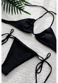 Resim Kadın Kombin Şıklığı Siyah Yandan Bağlamalı Tangalı Üçgen Bikini 
