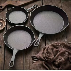 Resim Yağ Dumanı Olmayan Omlet için Küçük Düz Tabanlı Tava Seti, Dökme Demir Fiziksel Yapışmaz Gözleme Tavası, Ev İndüksiyon Ocak ve Gaz Sobası Evrensel Dökme Demir Tencere, Önceden Baharatlı Kızartma Tavasıyla Dökme Demir Pişirme Mutfak Gereçleri Seti 