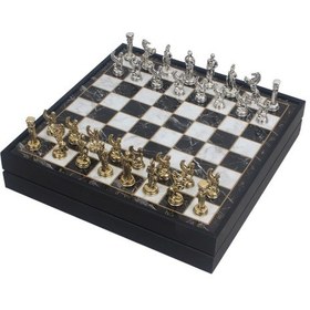 Resim Lüks Sandıklı Metal Satranç Takımı Krom Kaplama Pegasus Atları Figürler Mermer Desenli Zemin 20 Cm 