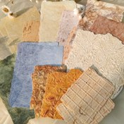 Resim Bitki ve çiçek desenlerine sahip 28 yapraklık vintage kabartmalı dokulu dekoratif kağıt paketi, DIY günlük tutma ve el sanatları için idealdir. 